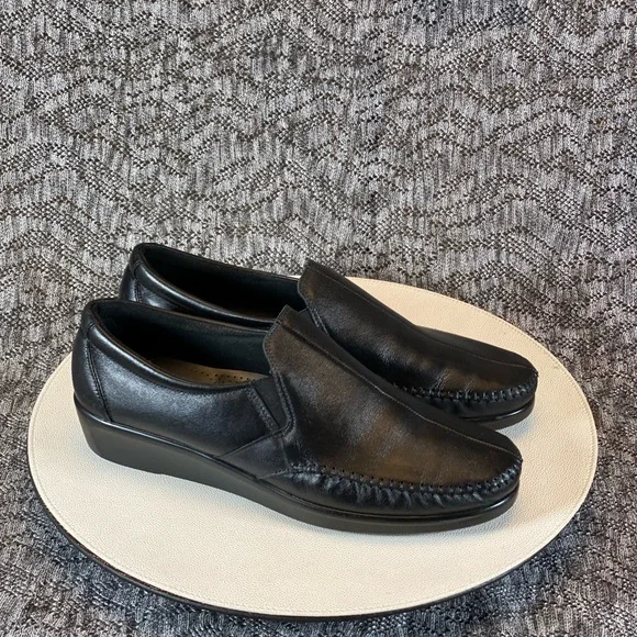 SAS Women's Shoes Dream Slip-On Loafers WINE 9.5 M Brand New In Box